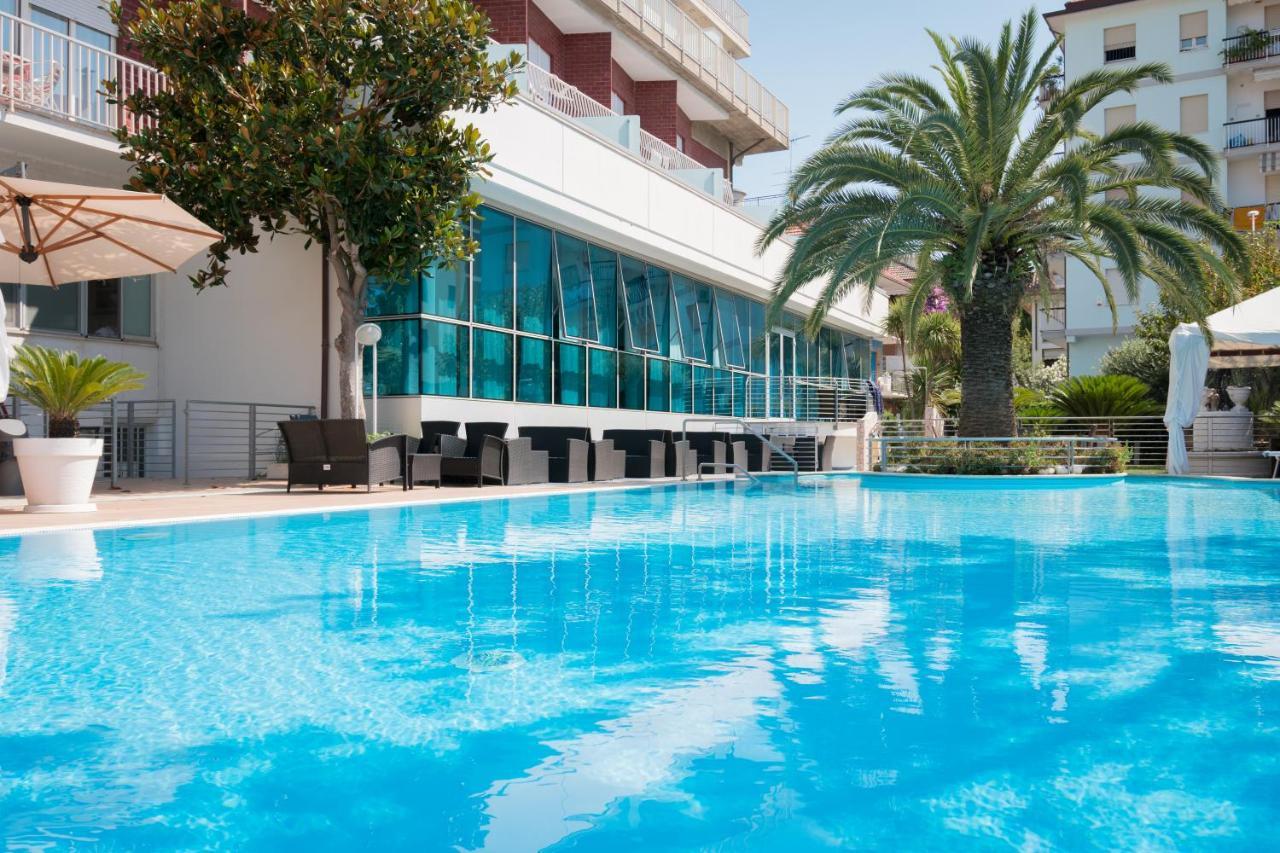 Hotel Haus Charlotte — 4-Star Luxury Hotel in San Benedetto Del Tronto, Italy