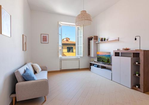 cvr 8 3 rooms with views near the Tower in Pisa, Italy