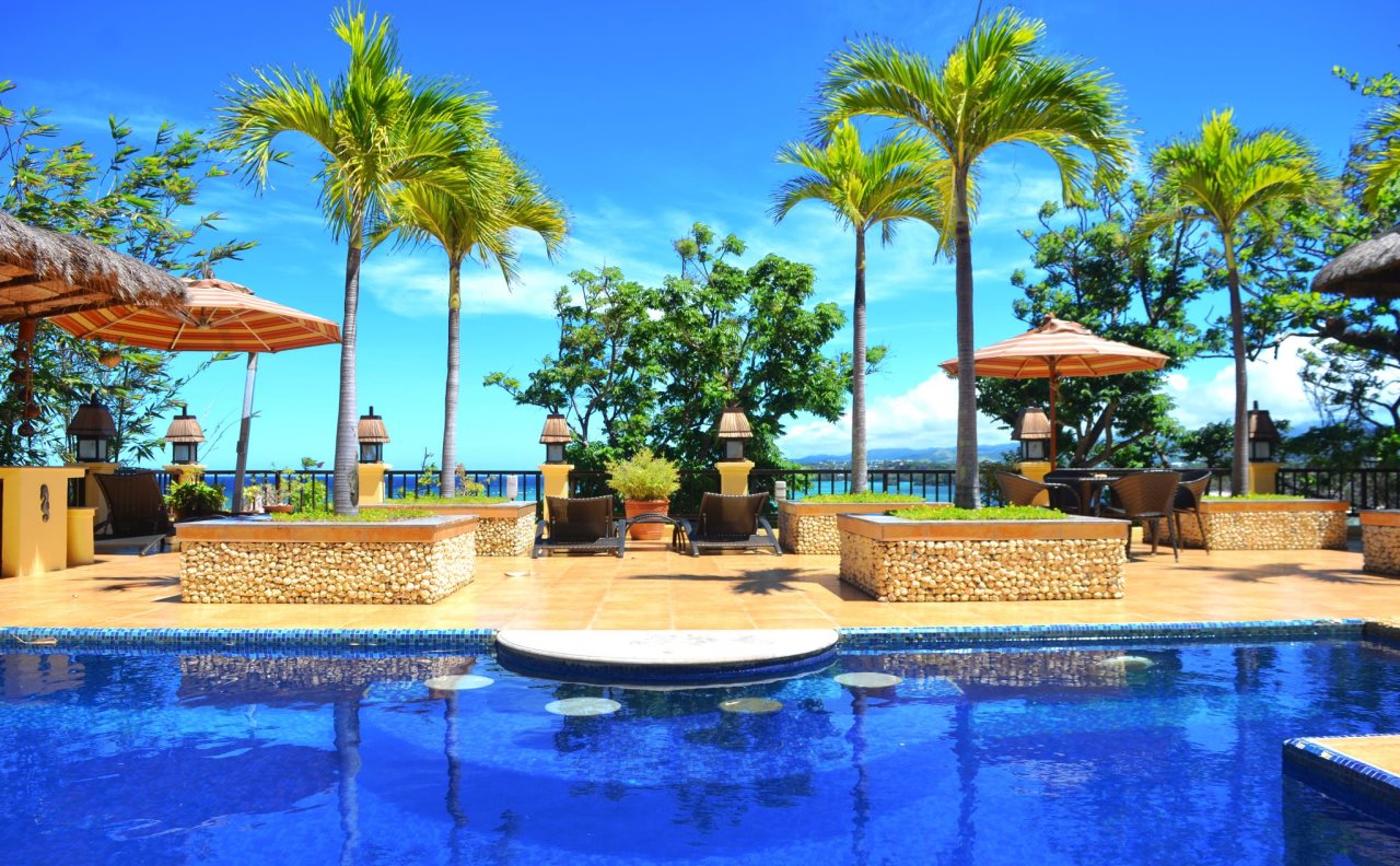 Palm Breeze Villa — 4-Star Luxury Hotel in Malay, Philippines