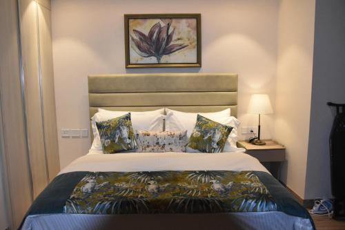 Studio Apartment in a Mall — 4-Star Luxury Hotel in Gurgaon, India