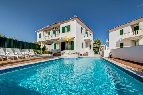 Bougainvilleas Villa 5 Bedrooms with Private Pool and Parking Altura Beach — 4-Star Luxury Hotel in Altura, Portugal