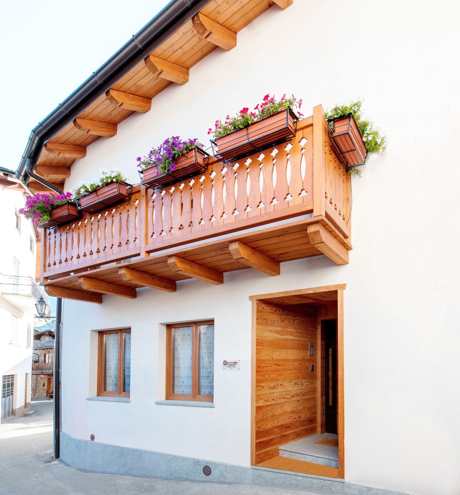 Fenat — hotel in Introd