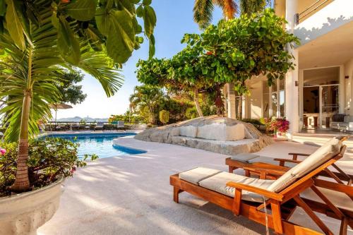 Preciosa Villa en Marina Las Brisas — 4-Star Luxury Hotel in Acapulco De Juarez, Mexico