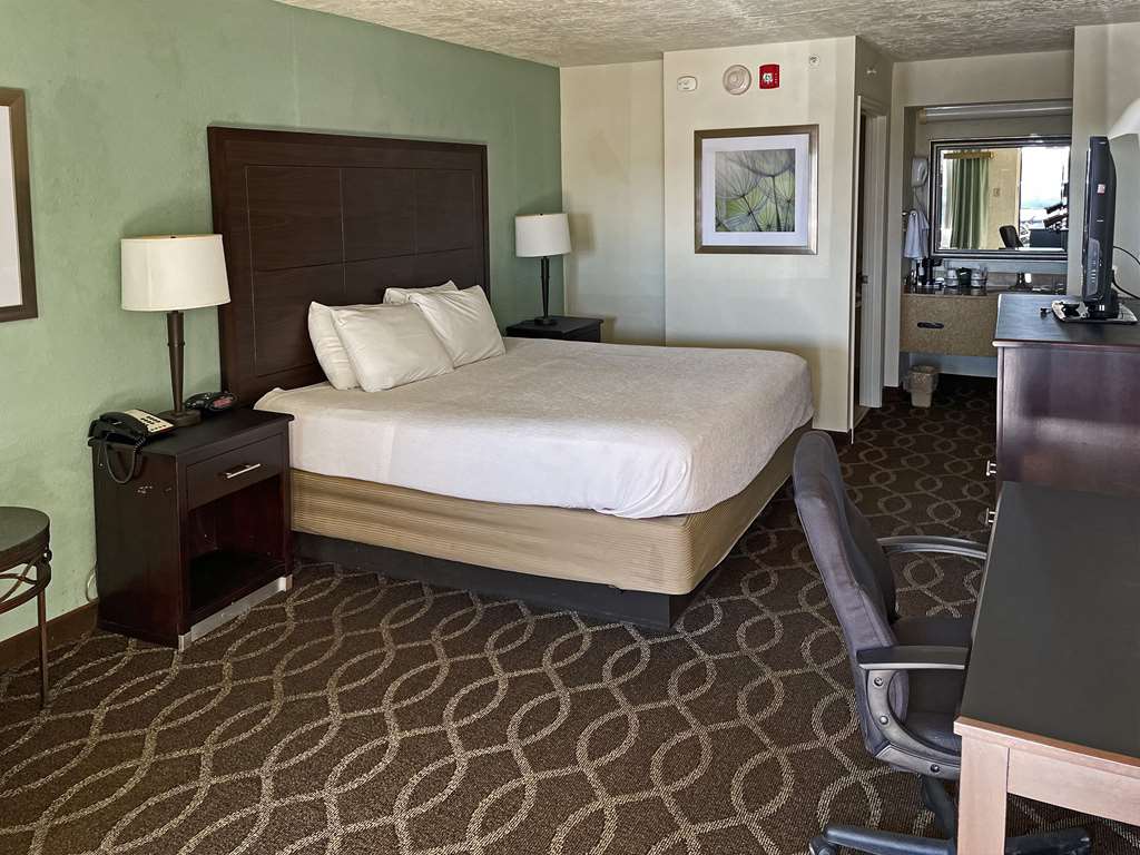 Quality Inn Clinton North - photo 17