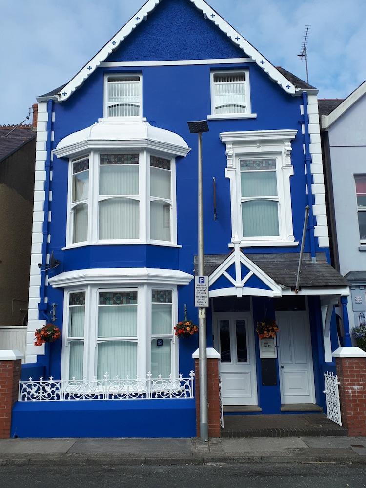 Glenholme Apartments — 4-Star Luxury Hotel in Tenby, United Kingdom