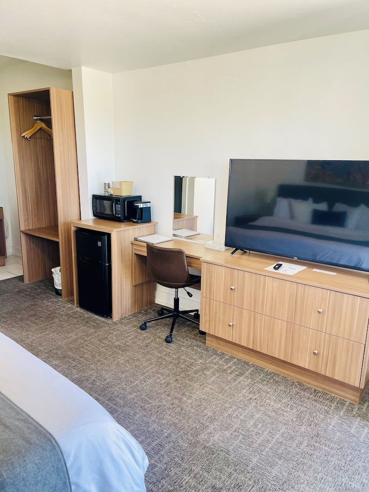 Blue Sage Inn & Suites - photo 26