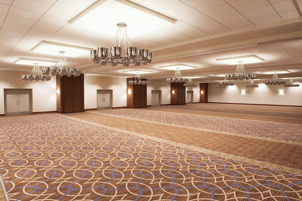 Sheraton Pittsburgh Airport Hotel - photo 32