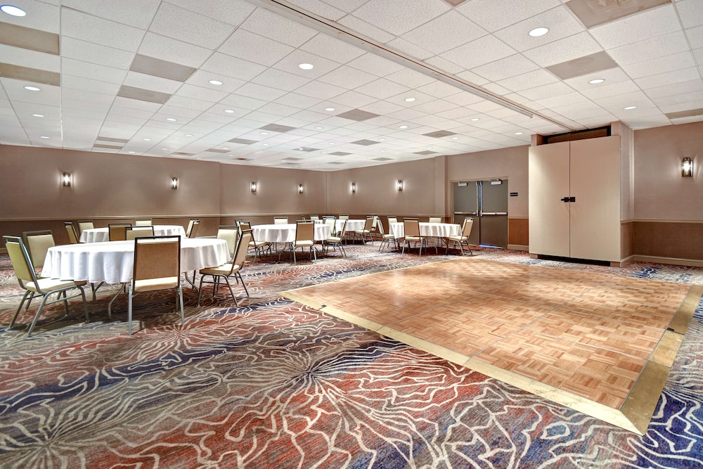 Hampton Inn & Suites Alexandria Old Town Area South - photo 51