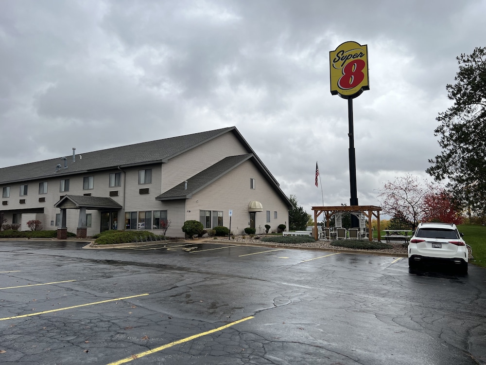Super 8 by Wyndham Sparta - photo 52