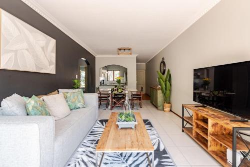 Firenza 2 Bed Apartment 1 km to Malls and Guatrain — 4-Star Luxury Hotel in Johannesburg, South Africa