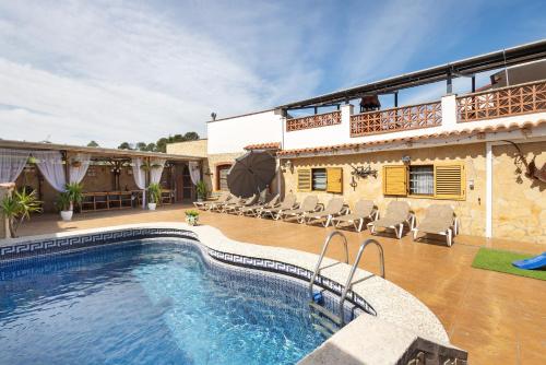 Cal Ramon con piscina — hotel in Rubi