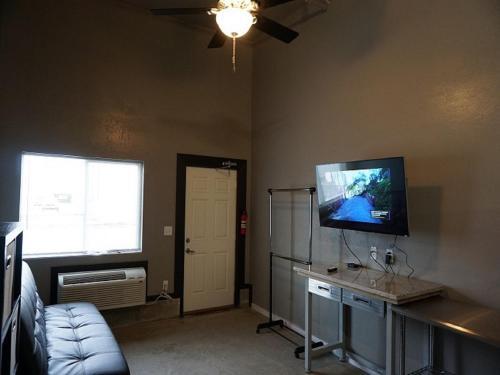 Riverfront Studio Suites - photo 14