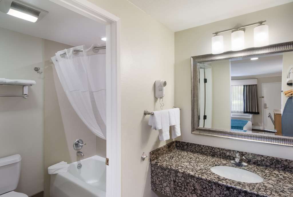 Best Western Woodland Hills Inn - photo 29
