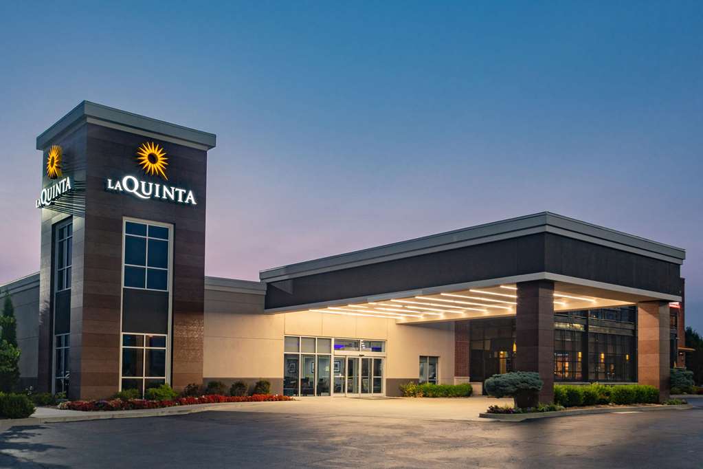 La Quinta Inn & Suites by Wyndham Joplin - photo 2