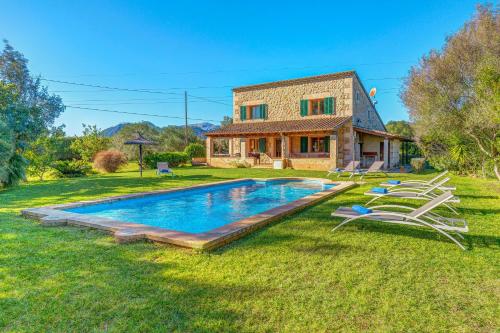 Can Vaja - carbon neutral hotel in Pollenca