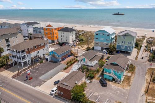 Vitamin Sea Suites. Suite 3. Downtown and a short walk to the SEA — 4-Star Luxury Hotel in Carolina Beach, United States