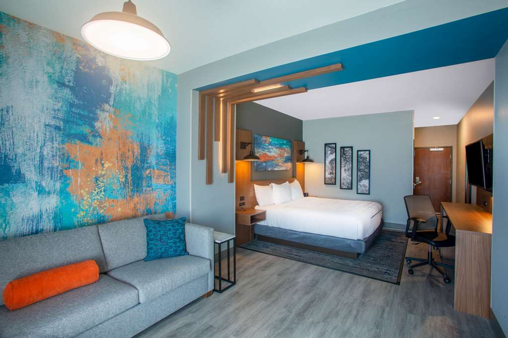 La Quinta Inn & Suites by Wyndham Oxford - photo 17