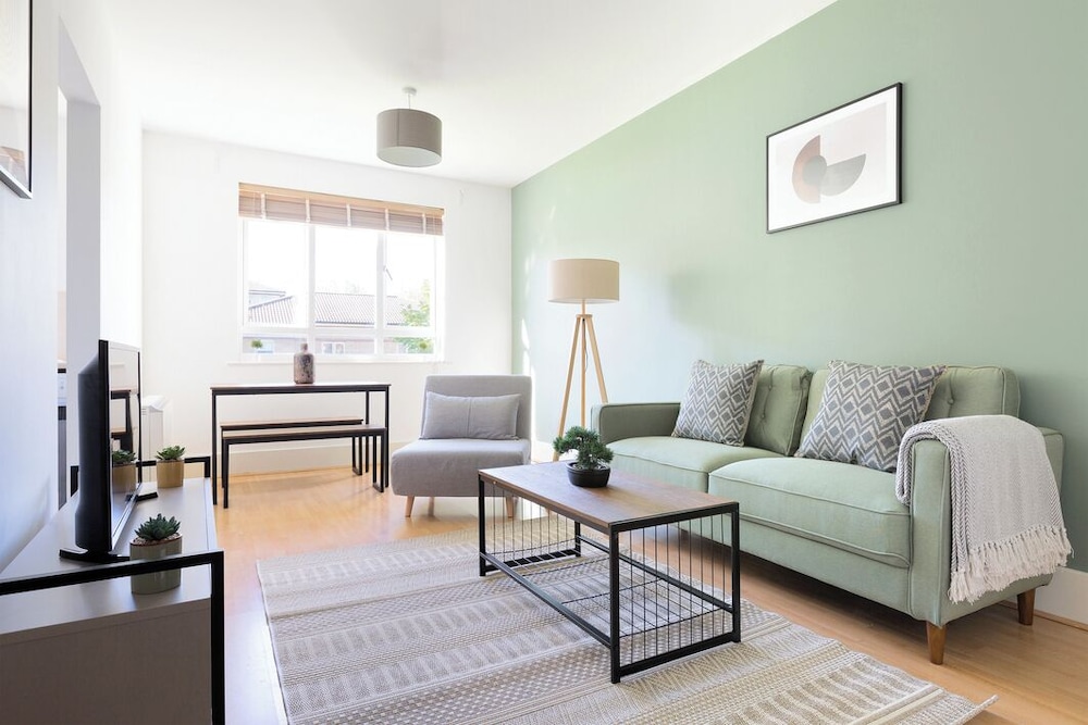 Peaceful Canal Side Flat in Dalston — 4-Star Luxury Hotel in London, United Kingdom