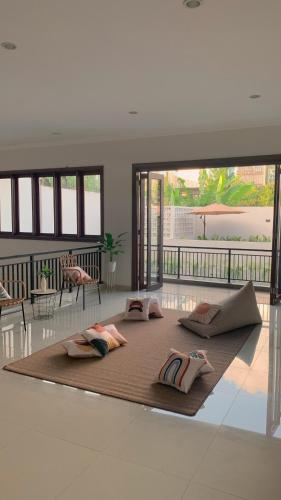 Namdur Villa Sariwangi Tropical Villa in Bandung With Private Pool — 4-Star Luxury Hotel in Bandung, Indonesia