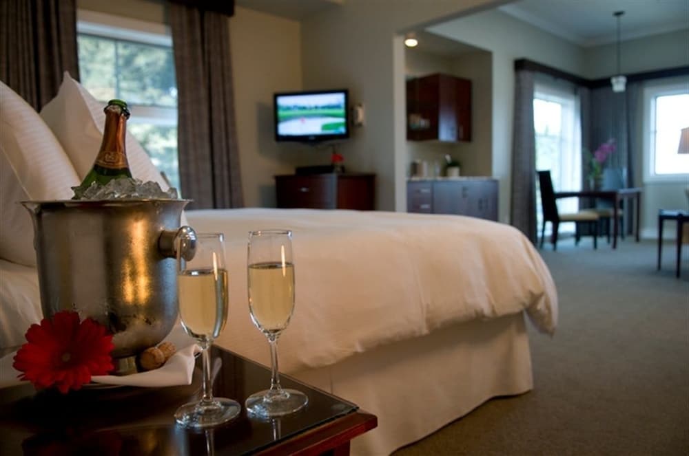 Whale Cove Inn - photo 8