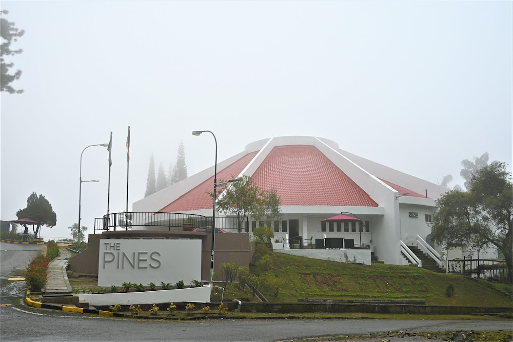 The Pines - carbon neutral hotel in Raub