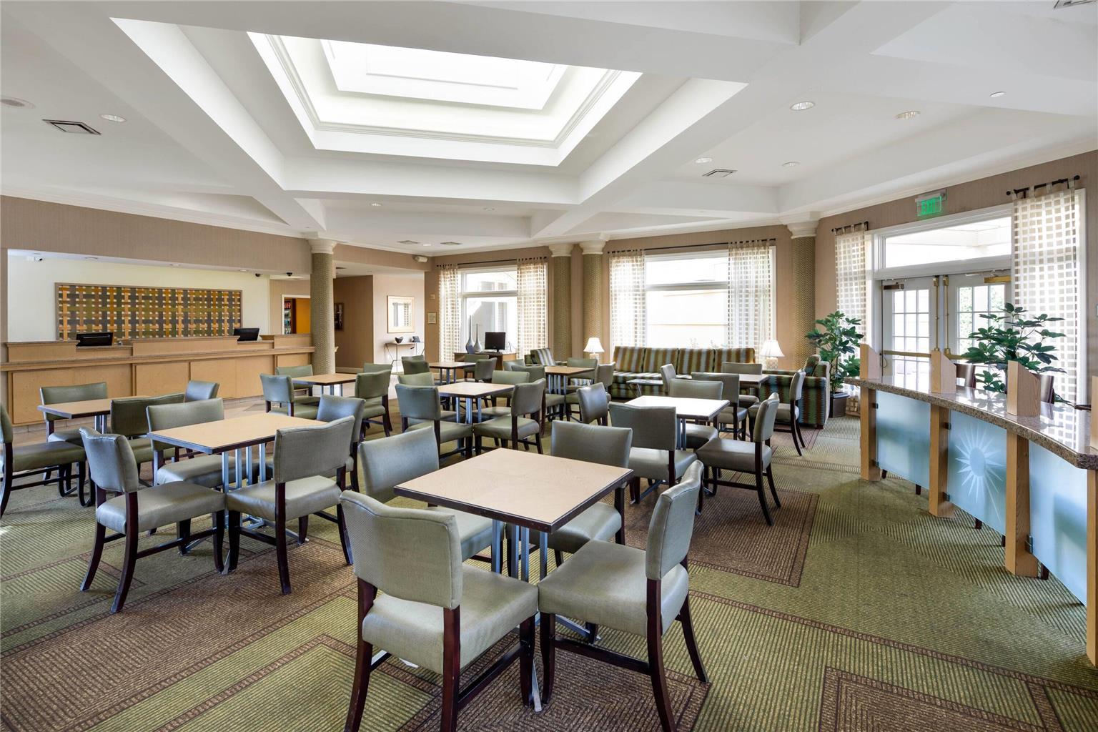 La Quinta by Wyndham Haywood Mall Near Greenville Downtown - photo 10