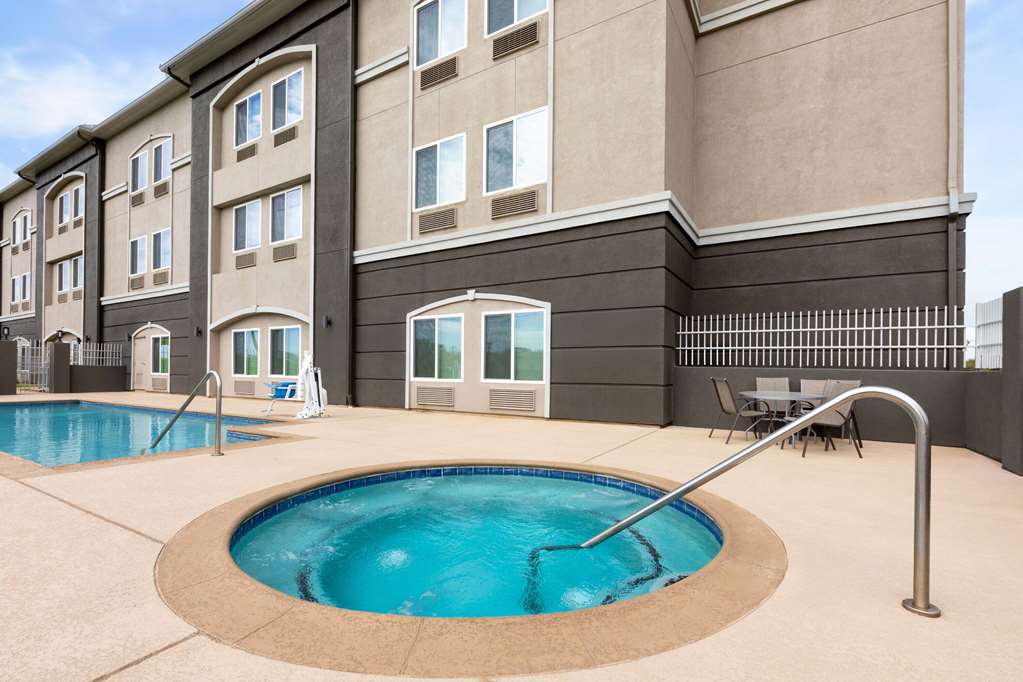 La Quinta Inn & Suites by Wyndham Angleton - photo 13