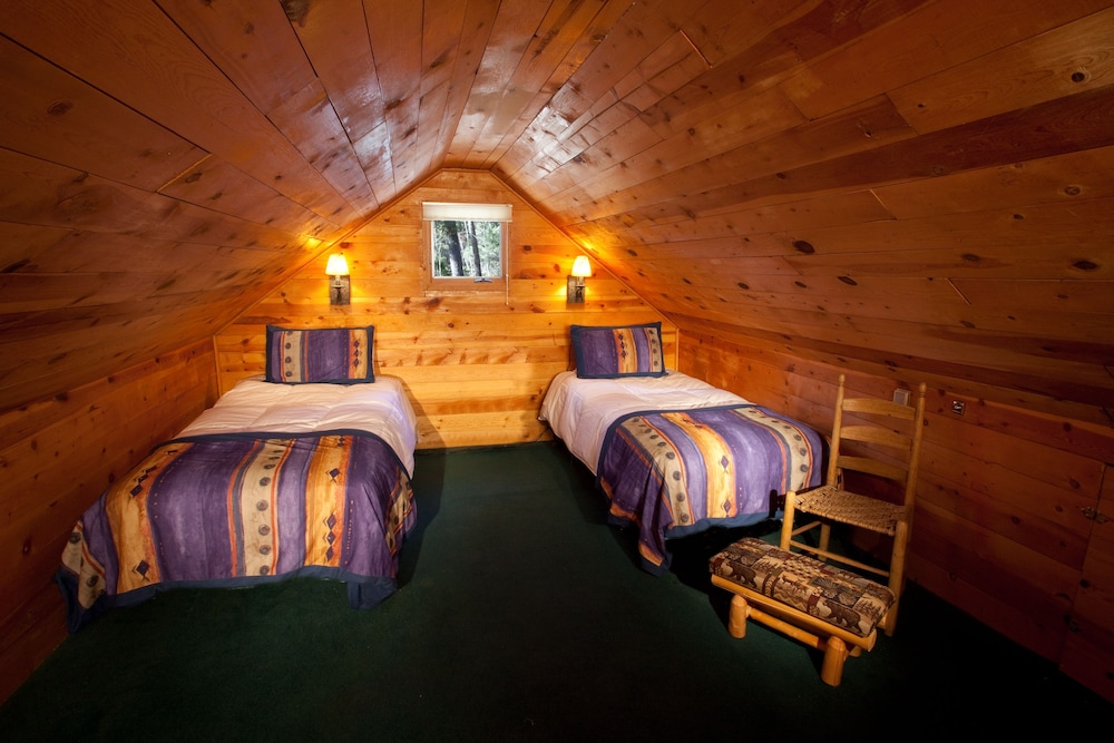 Cottam's Lodge by Alpine Village Suites - photo 17