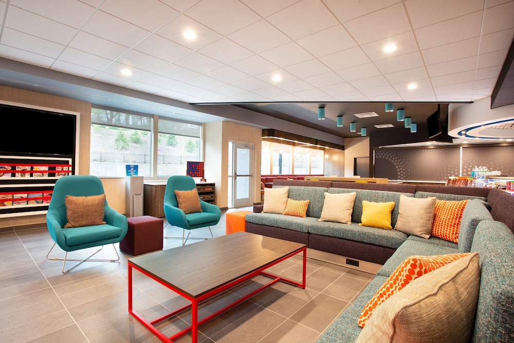 Tru by Hilton Asheville Blue Ridge Parkway - photo 4