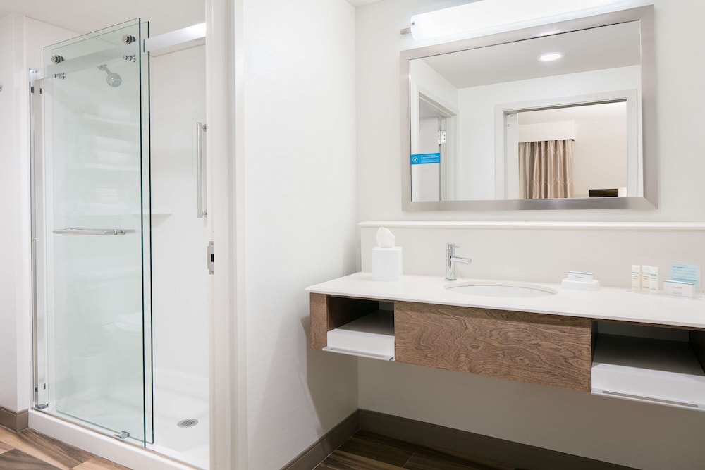 Hampton Inn & Suites Mason City - photo 12