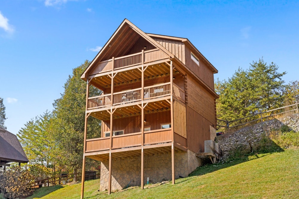 Rustic Mountain Retreat by Ghosal Luxury Lodging - photo 15