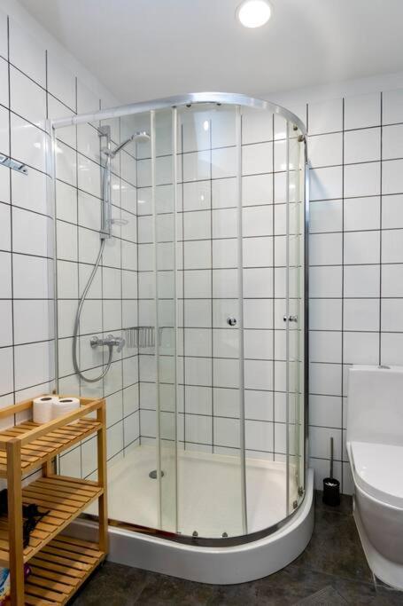 Comfortable 1BR Apartment in Central Vake by Wehost