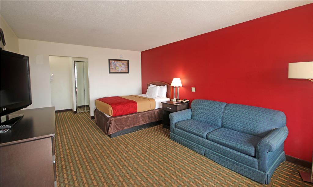 Econo Lodge Pilot Mountain - photo 11