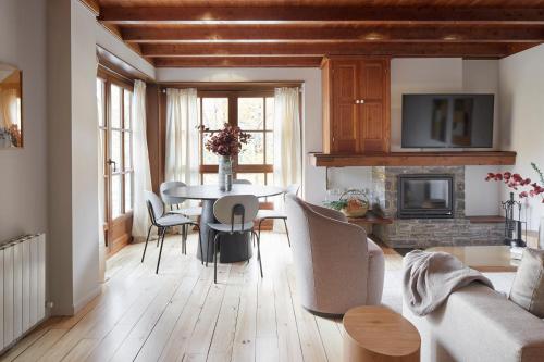 Val de Ruda Luxe 10 by FeelFree Rentals — 4-Star Luxury Hotel in Vielha, Spain