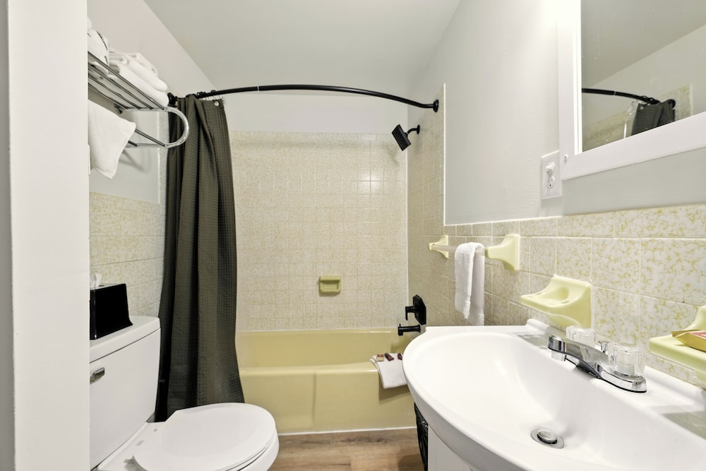 Hillside Motel LLC - photo 120