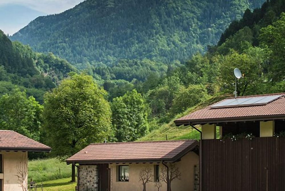 Quader - carbon neutral hotel in Bienno