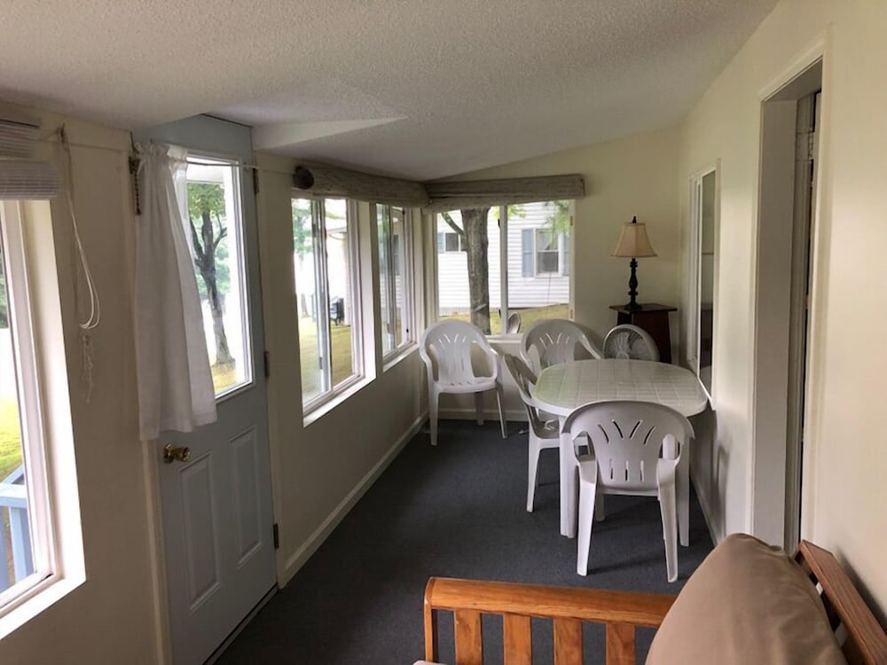 West Winds Motel & Cottages - photo 49