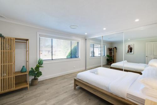Spacious House with Pool 5 min walk to Lake — 4-Star Luxury Hotel in Wyong, Australia