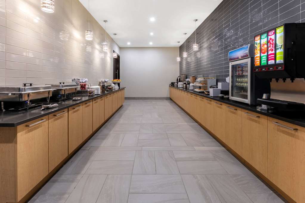 La Quinta Inn & Suites by Wyndham Lewisville - photo 55