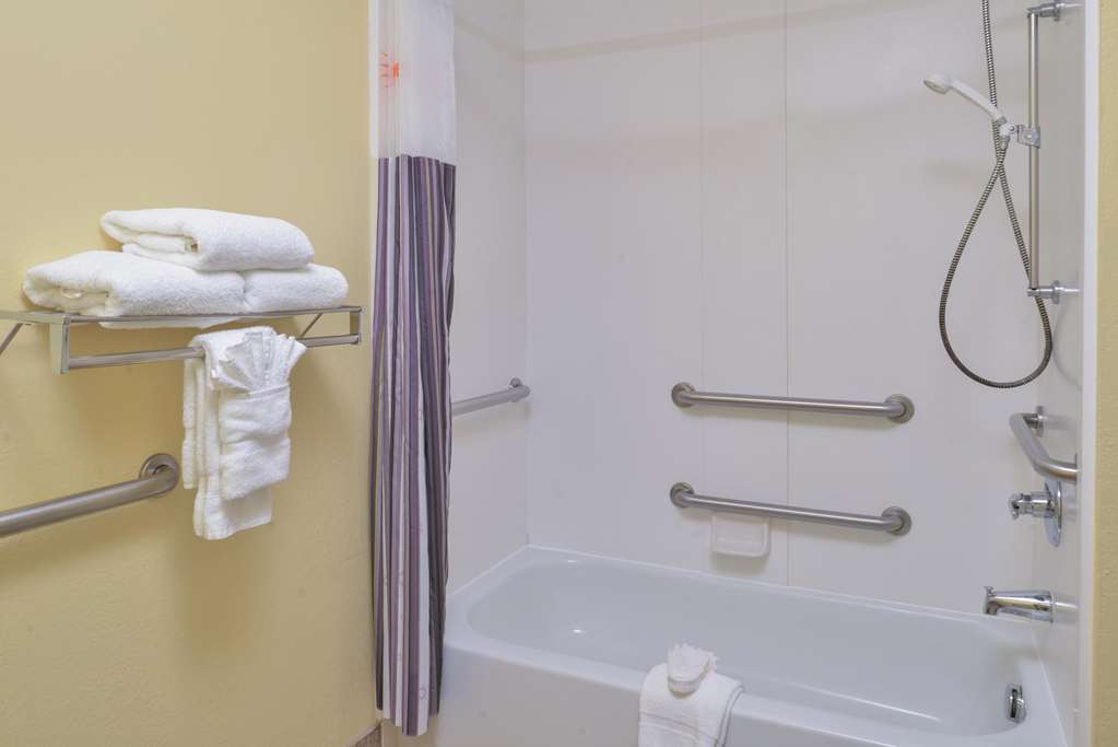 La Quinta Inn & Suites by Wyndham Atlanta South Newnan - photo 10