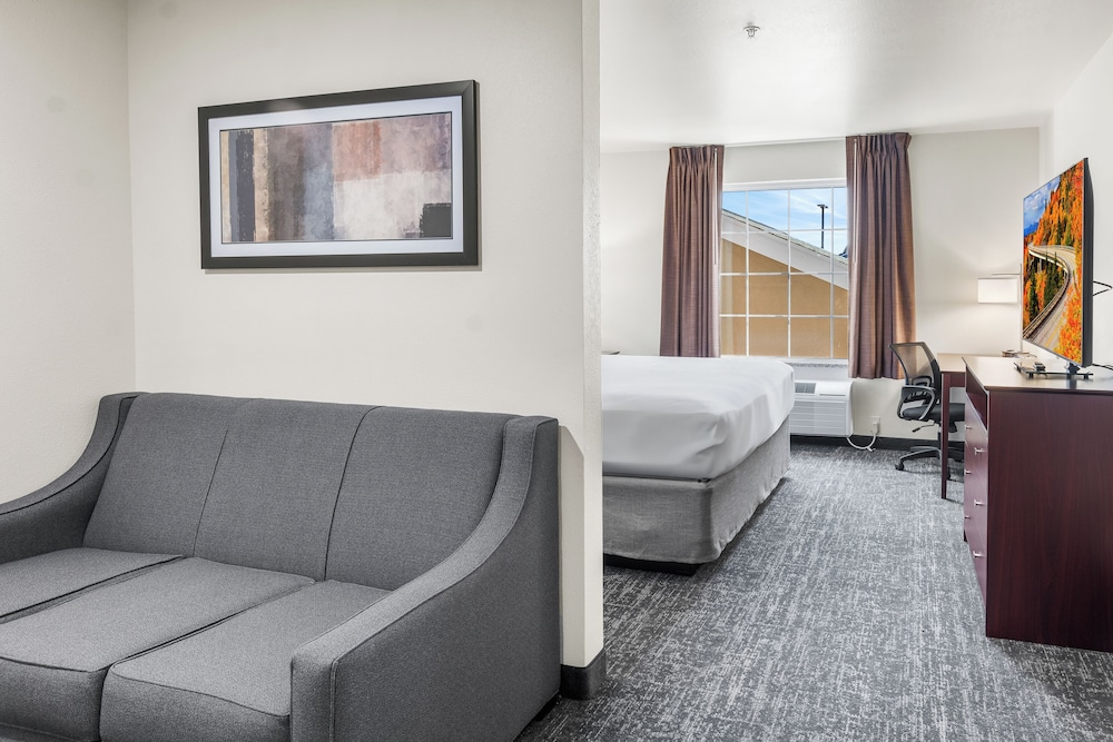 Cobblestone Hotel & Suites Denmark Green Bay - photo 42