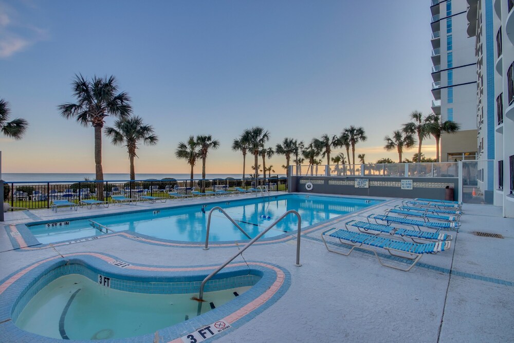 Boardwalk Resort by Hosteeva - photo 91