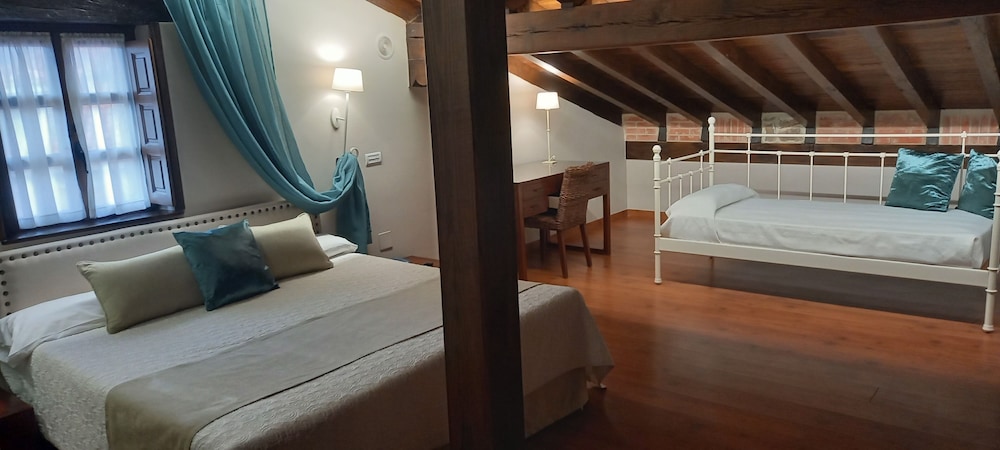 La Casona de Revolgo — Santillana — photo 2