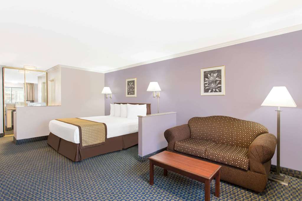 Days Inn by Wyndham Indio - photo 8