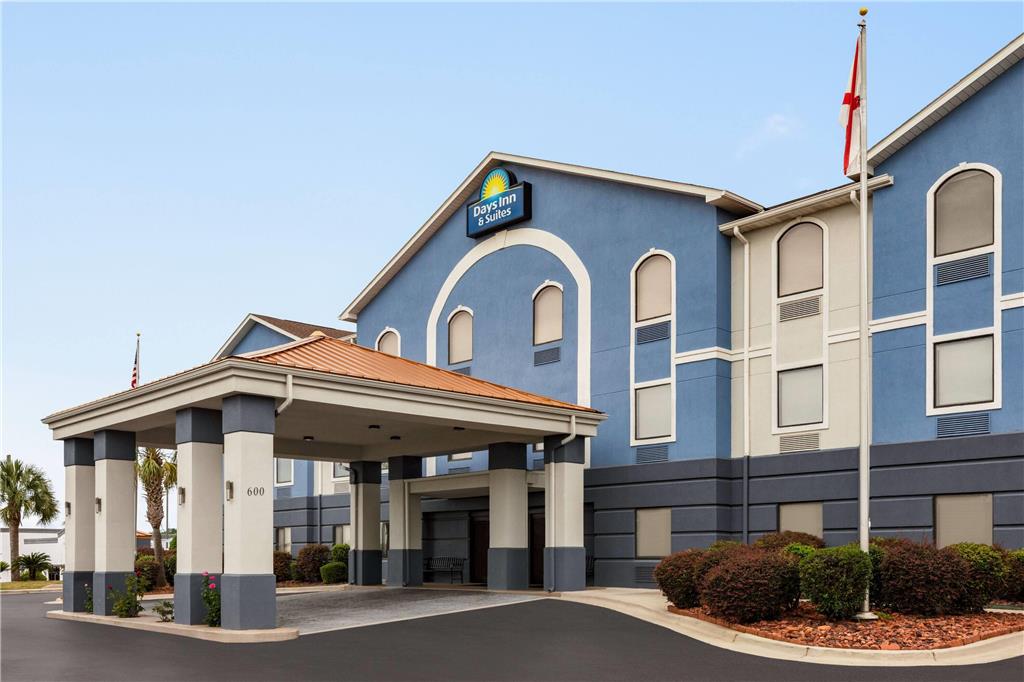 Days Inn & Suites by Wyndham Prattville Montgomery - photo 2