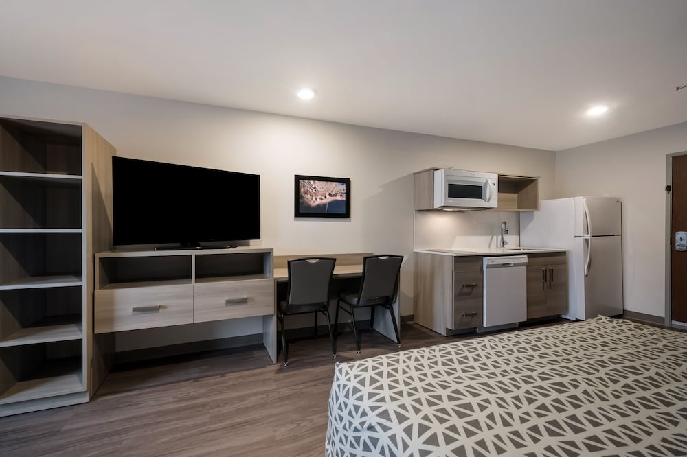 WoodSpring Suites East Lansing University Area - photo 14