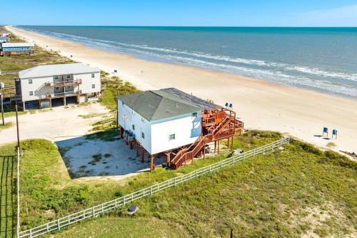 Livin The Dream Beachfront Center — Surfside Beach