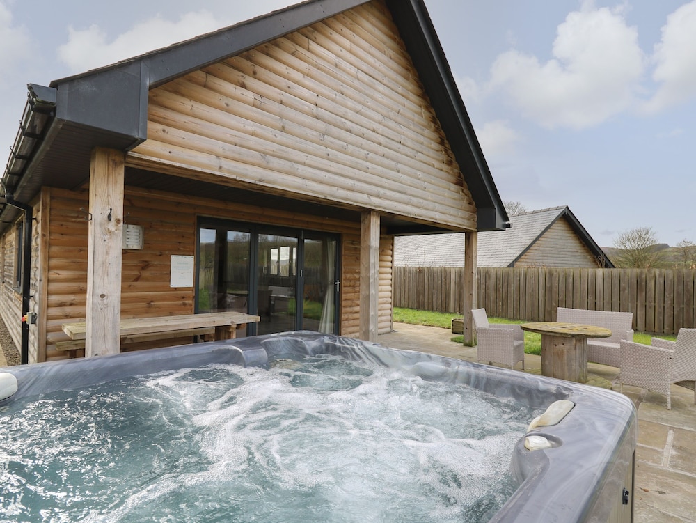 Caban Dulas - carbon neutral hotel in Rhayader