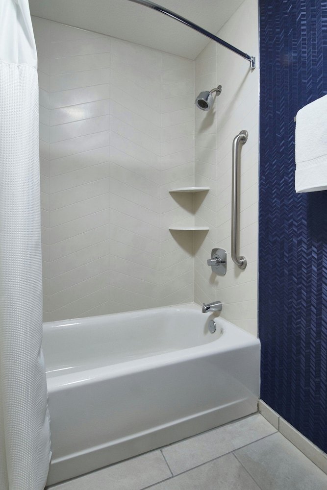 Fairfield Inn & Suites by Marriott Detroit Livonia - photo 14