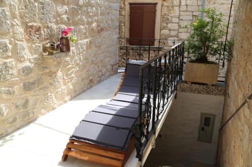 Golubica — Stari Grad — photo 3